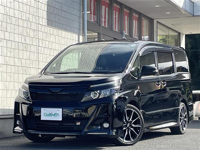 ヴォクシー ＺＳ　ＧＲスポーツ　ワンオーナー　禁煙　９型ナビＴＶ　プリクラッシュセーフティ　レーンキープ　両側電動ドア　バックドアイージークローズ　専用１８インチアルミ　ＬＥＤライト　オートハイビーム　専用ハーフレザーシート（6枚目）