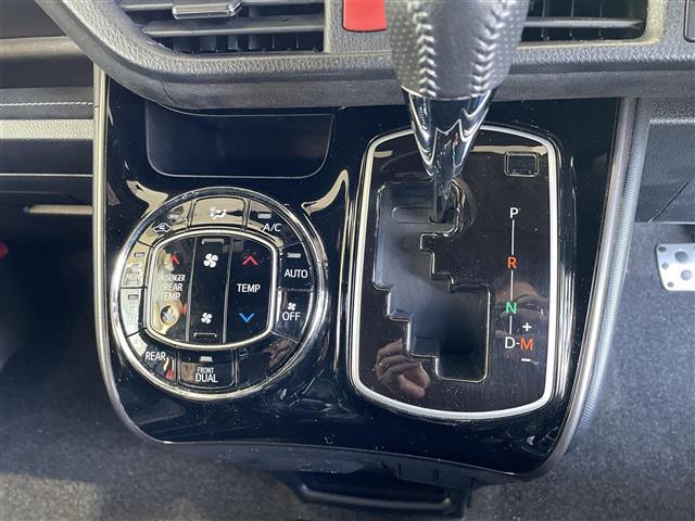 ヴォクシー ＺＳ　ＧＲスポーツ　ワンオーナー　禁煙　９型ナビＴＶ　プリクラッシュセーフティ　レーンキープ　両側電動ドア　バックドアイージークローズ　専用１８インチアルミ　ＬＥＤライト　オートハイビーム　専用ハーフレザーシート（15枚目）