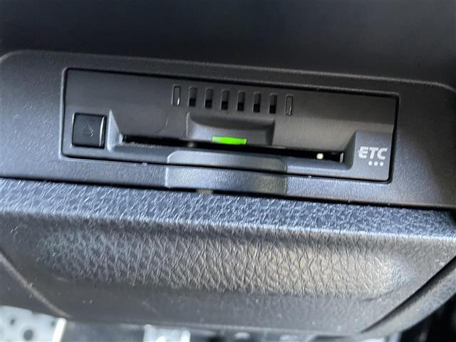 ヴォクシー ＺＳ　ＧＲスポーツ　ワンオーナー　禁煙　９型ナビＴＶ　プリクラッシュセーフティ　レーンキープ　両側電動ドア　バックドアイージークローズ　専用１８インチアルミ　ＬＥＤライト　オートハイビーム　専用ハーフレザーシート（21枚目）