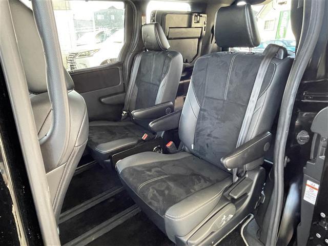 ヴォクシー ＺＳ　ＧＲスポーツ　ワンオーナー　禁煙　９型ナビＴＶ　プリクラッシュセーフティ　レーンキープ　両側電動ドア　バックドアイージークローズ　専用１８インチアルミ　ＬＥＤライト　オートハイビーム　専用ハーフレザーシート（26枚目）