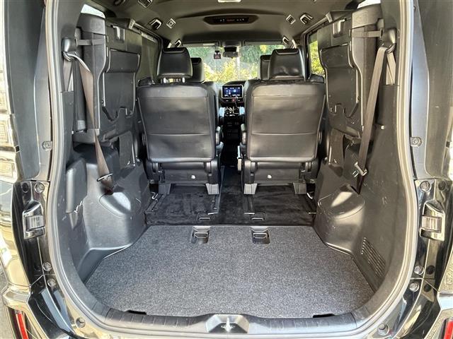 ヴォクシー ＺＳ　ＧＲスポーツ　ワンオーナー　禁煙　９型ナビＴＶ　プリクラッシュセーフティ　レーンキープ　両側電動ドア　バックドアイージークローズ　専用１８インチアルミ　ＬＥＤライト　オートハイビーム　専用ハーフレザーシート（30枚目）