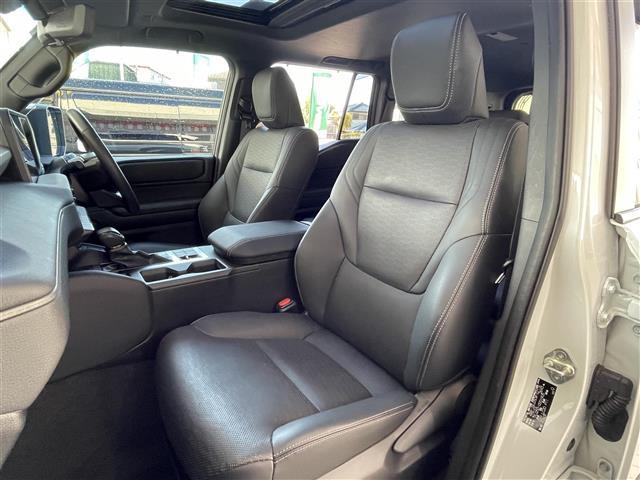 ランドクルーザー250 VX ワンオーナー 禁煙 OP丸目LEDライト ZX20インチアルミ サンルーフ 黒レザー シートヒーター/クーラー パワーバックドア パノラミックビューモニター デジタルミラー 衝突軽減 追従クルコン(28枚目)