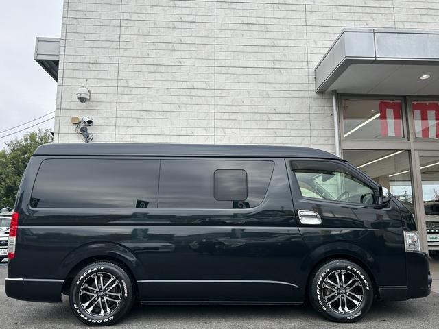 ハイエースワゴン ＧＬ　１オナ　禁煙　４ＷＤ　ベッドキット　フローリングフロア　ＺＥＲＯ　ｂｒｅａｋ１６インチ　グッドイヤータイヤ　ナビ　後席モニター　電動スライド　黒木目インテリア　コンビステア　クリフォードセキュリティ（10枚目）