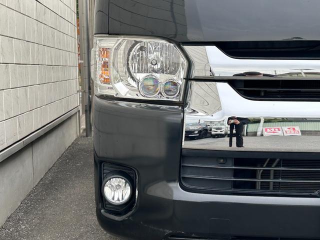 ハイエースワゴン ＧＬ　１オナ　禁煙　４ＷＤ　ベッドキット　フローリングフロア　ＺＥＲＯ　ｂｒｅａｋ１６インチ　グッドイヤータイヤ　ナビ　後席モニター　電動スライド　黒木目インテリア　コンビステア　クリフォードセキュリティ（13枚目）
