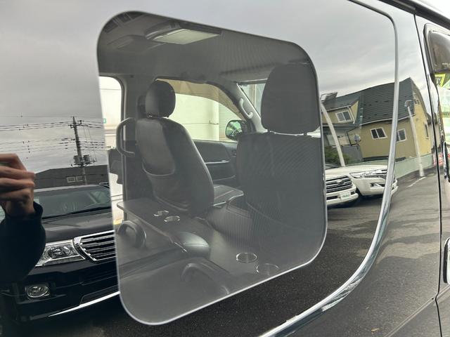 ハイエースワゴン ＧＬ　１オナ　禁煙　４ＷＤ　ベッドキット　フローリングフロア　ＺＥＲＯ　ｂｒｅａｋ１６インチ　グッドイヤータイヤ　ナビ　後席モニター　電動スライド　黒木目インテリア　コンビステア　クリフォードセキュリティ（15枚目）