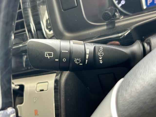 ハイエースワゴン ＧＬ　１オナ　禁煙　４ＷＤ　ベッドキット　フローリングフロア　ＺＥＲＯ　ｂｒｅａｋ１６インチ　グッドイヤータイヤ　ナビ　後席モニター　電動スライド　黒木目インテリア　コンビステア　クリフォードセキュリティ（28枚目）