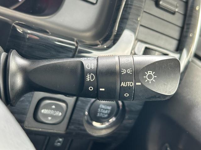 ハイエースワゴン ＧＬ　１オナ　禁煙　４ＷＤ　ベッドキット　フローリングフロア　ＺＥＲＯ　ｂｒｅａｋ１６インチ　グッドイヤータイヤ　ナビ　後席モニター　電動スライド　黒木目インテリア　コンビステア　クリフォードセキュリティ（29枚目）