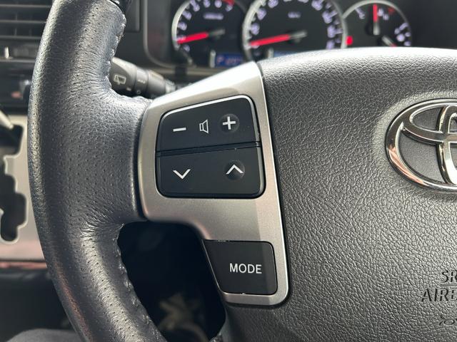 ハイエースワゴン ＧＬ　１オナ　禁煙　４ＷＤ　ベッドキット　フローリングフロア　ＺＥＲＯ　ｂｒｅａｋ１６インチ　グッドイヤータイヤ　ナビ　後席モニター　電動スライド　黒木目インテリア　コンビステア　クリフォードセキュリティ（30枚目）