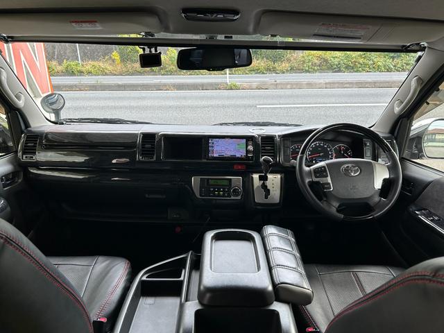 ハイエースワゴン ＧＬ　１オナ　禁煙　４ＷＤ　ベッドキット　フローリングフロア　ＺＥＲＯ　ｂｒｅａｋ１６インチ　グッドイヤータイヤ　ナビ　後席モニター　電動スライド　黒木目インテリア　コンビステア　クリフォードセキュリティ（32枚目）