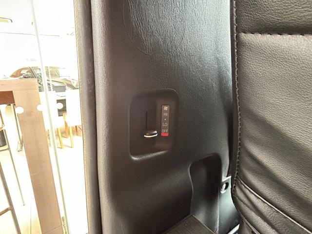 ハイエースワゴン ＧＬ　１オナ　禁煙　４ＷＤ　ベッドキット　フローリングフロア　ＺＥＲＯ　ｂｒｅａｋ１６インチ　グッドイヤータイヤ　ナビ　後席モニター　電動スライド　黒木目インテリア　コンビステア　クリフォードセキュリティ（40枚目）