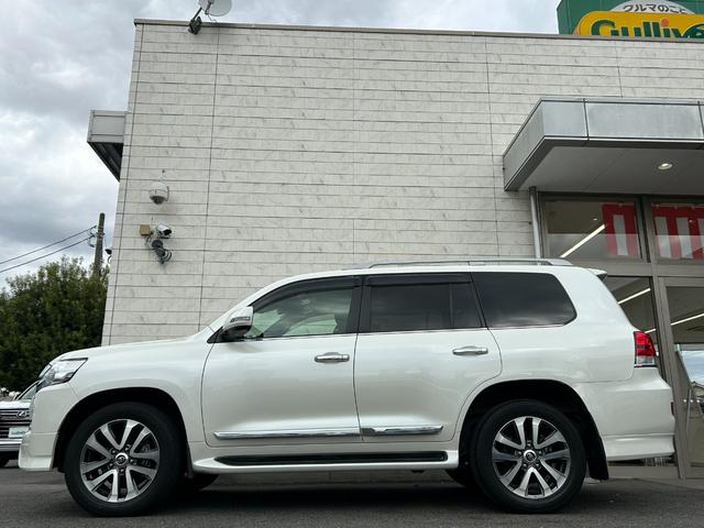 ランドクルーザー ZX 後期 禁煙 純正エアロキット メーカーナビ 後席モニタ 後期・禁煙・純正エアロキット・メーカーナビ・パノラミックビューモニター・後席モニター・ブラインドスポット・サンルーフ・レザー・シートヒーター/クーラー・ステアヒーター・衝突軽減・追従クルコン(6枚目)