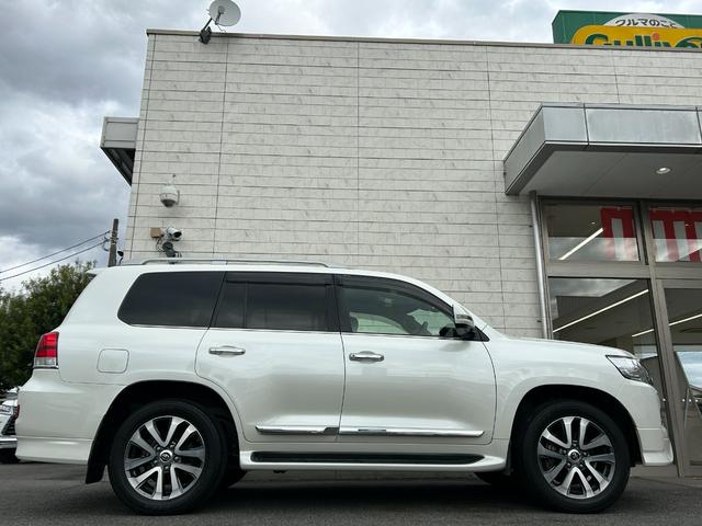 ランドクルーザー ZX 後期 禁煙 純正エアロキット メーカーナビ 後席モニタ 後期・禁煙・純正エアロキット・メーカーナビ・パノラミックビューモニター・後席モニター・ブラインドスポット・サンルーフ・レザー・シートヒーター/クーラー・ステアヒーター・衝突軽減・追従クルコン(7枚目)