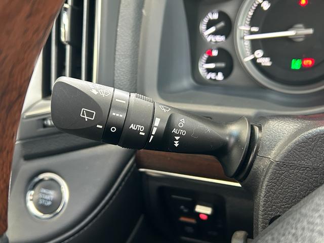 ランドクルーザー ZX 後期 禁煙 純正エアロキット メーカーナビ 後席モニタ 後期・禁煙・純正エアロキット・メーカーナビ・パノラミックビューモニター・後席モニター・ブラインドスポット・サンルーフ・レザー・シートヒーター/クーラー・ステアヒーター・衝突軽減・追従クルコン(16枚目)