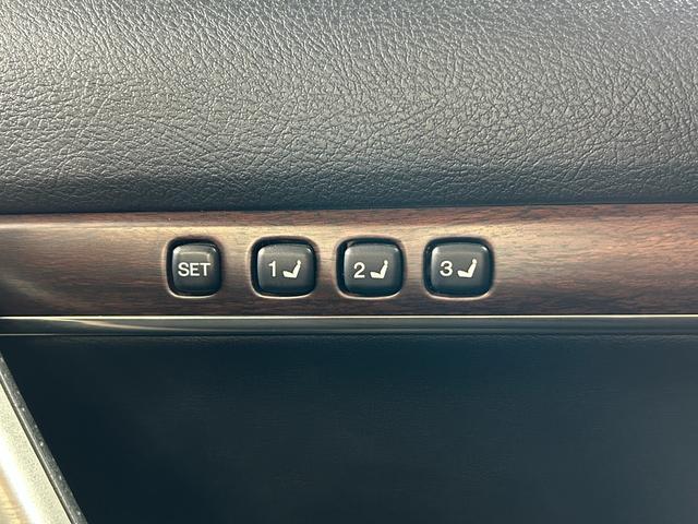 ランドクルーザー ZX 後期 禁煙 純正エアロキット メーカーナビ 後席モニタ 後期・禁煙・純正エアロキット・メーカーナビ・パノラミックビューモニター・後席モニター・ブラインドスポット・サンルーフ・レザー・シートヒーター/クーラー・ステアヒーター・衝突軽減・追従クルコン(20枚目)