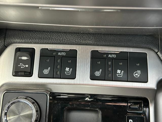 ランドクルーザー ZX 後期 禁煙 純正エアロキット メーカーナビ 後席モニタ 後期・禁煙・純正エアロキット・メーカーナビ・パノラミックビューモニター・後席モニター・ブラインドスポット・サンルーフ・レザー・シートヒーター/クーラー・ステアヒーター・衝突軽減・追従クルコン(31枚目)