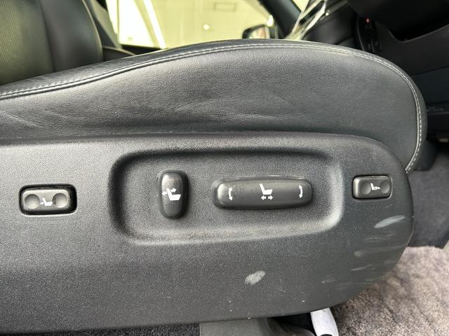 ランドクルーザー ZX 後期 禁煙 純正エアロキット メーカーナビ 後席モニタ 後期・禁煙・純正エアロキット・メーカーナビ・パノラミックビューモニター・後席モニター・ブラインドスポット・サンルーフ・レザー・シートヒーター/クーラー・ステアヒーター・衝突軽減・追従クルコン(33枚目)