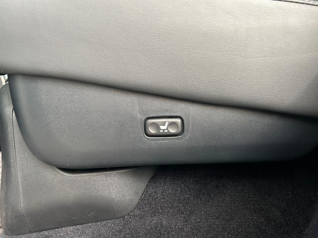 ランドクルーザー ZX 後期 禁煙 純正エアロキット メーカーナビ 後席モニタ 後期・禁煙・純正エアロキット・メーカーナビ・パノラミックビューモニター・後席モニター・ブラインドスポット・サンルーフ・レザー・シートヒーター/クーラー・ステアヒーター・衝突軽減・追従クルコン(42枚目)