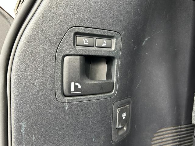 ランドクルーザー ZX 後期 禁煙 純正エアロキット メーカーナビ 後席モニタ 後期・禁煙・純正エアロキット・メーカーナビ・パノラミックビューモニター・後席モニター・ブラインドスポット・サンルーフ・レザー・シートヒーター/クーラー・ステアヒーター・衝突軽減・追従クルコン(43枚目)