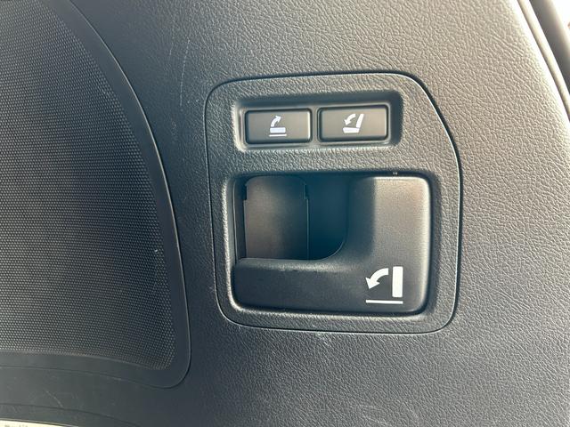 ランドクルーザー ZX 後期 禁煙 純正エアロキット メーカーナビ 後席モニタ 後期・禁煙・純正エアロキット・メーカーナビ・パノラミックビューモニター・後席モニター・ブラインドスポット・サンルーフ・レザー・シートヒーター/クーラー・ステアヒーター・衝突軽減・追従クルコン(44枚目)