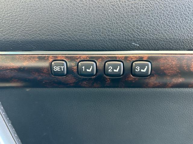 ランドクルーザー ＺＸ　中期　禁煙　モデリスタエアロキット　ＪＡＯＳ２０インチ　中期・禁煙車・車検Ｒ９年６月・モデリスタエアロキット・ＪＡＯＳ２０インチ・ガナドールマフラー・レーダークルコン・ナビ／後席モニター／ルーフレール・サンルーフ・レザー・シートヒーター／クーラー（27枚目）