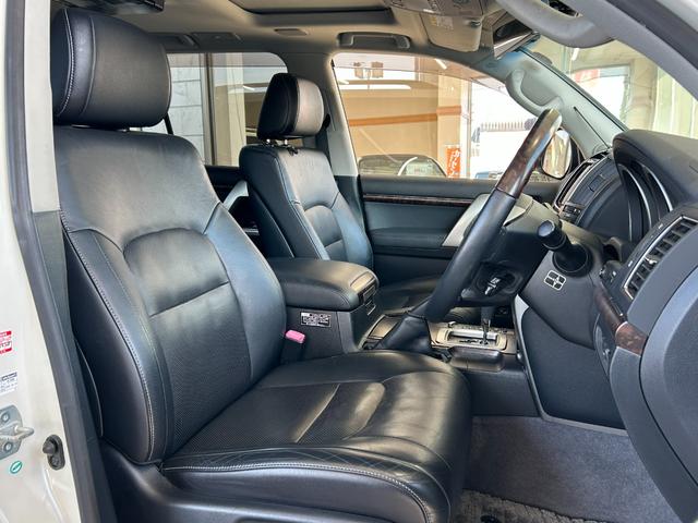 ランドクルーザー ＺＸ　中期　禁煙　モデリスタエアロキット　ＪＡＯＳ２０インチ　中期・禁煙車・車検Ｒ９年６月・モデリスタエアロキット・ＪＡＯＳ２０インチ・ガナドールマフラー・レーダークルコン・ナビ／後席モニター／ルーフレール・サンルーフ・レザー・シートヒーター／クーラー（36枚目）