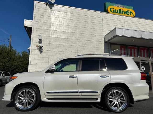 ランドクルーザー ＺＸ　禁煙　純正エアロキット　ＷＯＲＫ２４インチ　後席モニタ　禁煙車／純正エアロキット・ＷＯＲＫ２４インチ・ガナドールマフラー・ＯＰナビＴＶ／後席モニター／パノラミックビュー／プリクラッシュセーフティ／レーダークルーズ／パワーバックドア／ＳＯＲＥＸヒッチメンバー（6枚目）