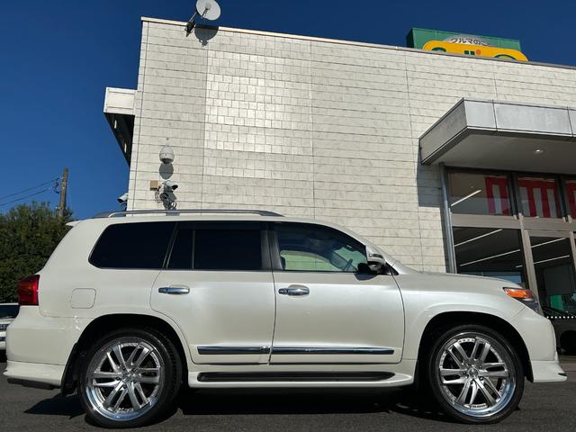 ランドクルーザー ＺＸ　禁煙　純正エアロキット　ＷＯＲＫ２４インチ　後席モニタ　禁煙車／純正エアロキット・ＷＯＲＫ２４インチ・ガナドールマフラー・ＯＰナビＴＶ／後席モニター／パノラミックビュー／プリクラッシュセーフティ／レーダークルーズ／パワーバックドア／ＳＯＲＥＸヒッチメンバー（7枚目）