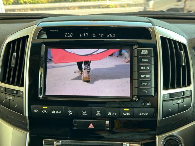 ランドクルーザー ＺＸ　禁煙　純正エアロキット　ＷＯＲＫ２４インチ　後席モニタ　禁煙車／純正エアロキット・ＷＯＲＫ２４インチ・ガナドールマフラー・ＯＰナビＴＶ／後席モニター／パノラミックビュー／プリクラッシュセーフティ／レーダークルーズ／パワーバックドア／ＳＯＲＥＸヒッチメンバー（21枚目）