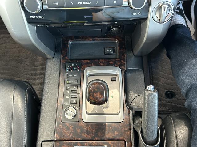 ランドクルーザー ＺＸ　禁煙　純正エアロキット　ＷＯＲＫ２４インチ　後席モニタ　禁煙車／純正エアロキット・ＷＯＲＫ２４インチ・ガナドールマフラー・ＯＰナビＴＶ／後席モニター／パノラミックビュー／プリクラッシュセーフティ／レーダークルーズ／パワーバックドア／ＳＯＲＥＸヒッチメンバー（26枚目）