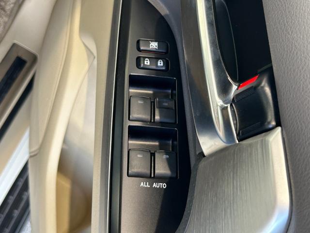 ランドクルーザー AX Gセレクション 後期 禁煙 メーカーナビ ベージュ革 後期・禁煙・メーカーナビ・パノラミックビュー・ベージュレザー・シートヒーター・ステアリングヒーター・ウッドコンビステア・衝突軽減・追従クルコン・クロールコントロール・センターデフロック・LEDライト(30枚目)