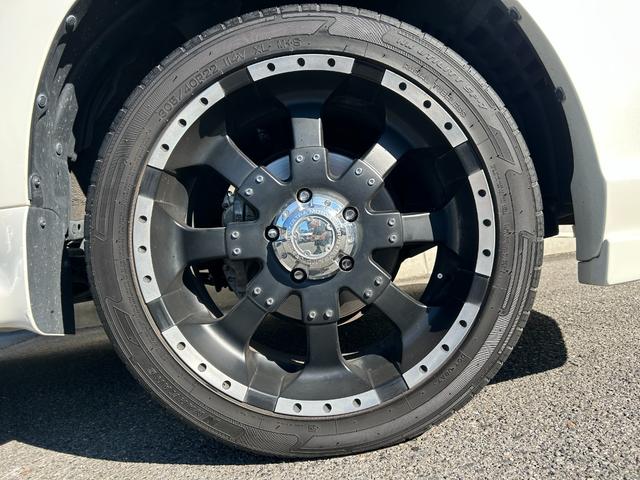 ランドクルーザー ＡＸ　中期　ＯＰサンルーフ　２２インチアルミ　エアロキット　ワンオーナー・中期・禁煙・ＯＰサンルーフ・ＯＰルーフレール・ＵＬＴＲＡモータースポーツ２２インチ・エルフォードエアロキット・モデリスタリアスポイラー・ＥＣＬＩＰＳＥナビ・ＡＬＰＩＮＥ後席モニター（5枚目）