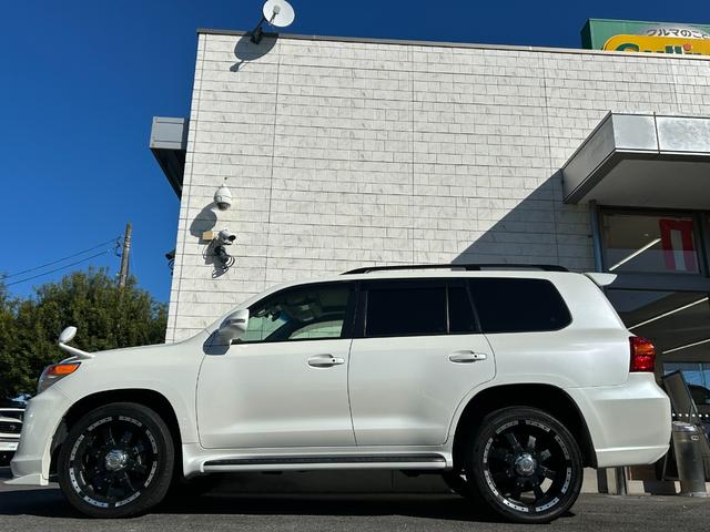 ランドクルーザー ＡＸ　中期　ＯＰサンルーフ　２２インチアルミ　エアロキット　ワンオーナー・中期・禁煙・ＯＰサンルーフ・ＯＰルーフレール・ＵＬＴＲＡモータースポーツ２２インチ・エルフォードエアロキット・モデリスタリアスポイラー・ＥＣＬＩＰＳＥナビ・ＡＬＰＩＮＥ後席モニター（10枚目）