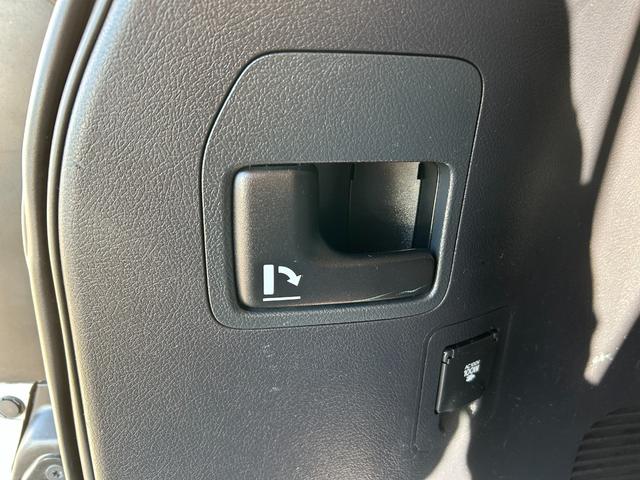 ランドクルーザー ＡＸ　中期　ＯＰサンルーフ　２２インチアルミ　エアロキット　ワンオーナー・中期・禁煙・ＯＰサンルーフ・ＯＰルーフレール・ＵＬＴＲＡモータースポーツ２２インチ・エルフォードエアロキット・モデリスタリアスポイラー・ＥＣＬＩＰＳＥナビ・ＡＬＰＩＮＥ後席モニター（37枚目）