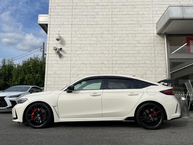 シビック タイプＲ　ターボ　６ＭＴ　ナビＴＶ　７５１８ｋｍ　ワンオーナー　禁煙　７５１８ｋｍ　６ＭＴ　ターボ　ナビＴＶ　バックカメラ　ＢＳＭ　追従クルコン　衝突軽減　レーンキープ　ＵＳＢ　Ｂｌｕｅｔｏｏｔｈ　ＬＥＤライトＦＲドラレコ　ＥＴＣ　スペアキー（7枚目）
