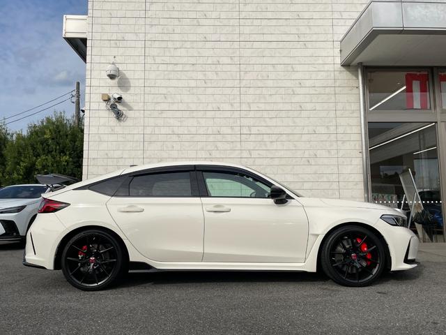 シビック タイプＲ　ターボ　６ＭＴ　ナビＴＶ　７５１８ｋｍ　ワンオーナー　禁煙　７５１８ｋｍ　６ＭＴ　ターボ　ナビＴＶ　バックカメラ　ＢＳＭ　追従クルコン　衝突軽減　レーンキープ　ＵＳＢ　Ｂｌｕｅｔｏｏｔｈ　ＬＥＤライトＦＲドラレコ　ＥＴＣ　スペアキー（8枚目）