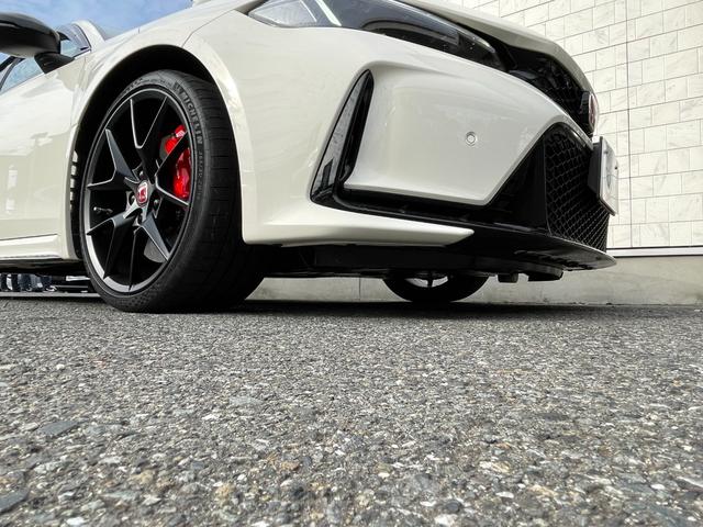 シビック タイプＲ　ターボ　６ＭＴ　ナビＴＶ　７５１８ｋｍ　ワンオーナー　禁煙　７５１８ｋｍ　６ＭＴ　ターボ　ナビＴＶ　バックカメラ　ＢＳＭ　追従クルコン　衝突軽減　レーンキープ　ＵＳＢ　Ｂｌｕｅｔｏｏｔｈ　ＬＥＤライトＦＲドラレコ　ＥＴＣ　スペアキー（9枚目）