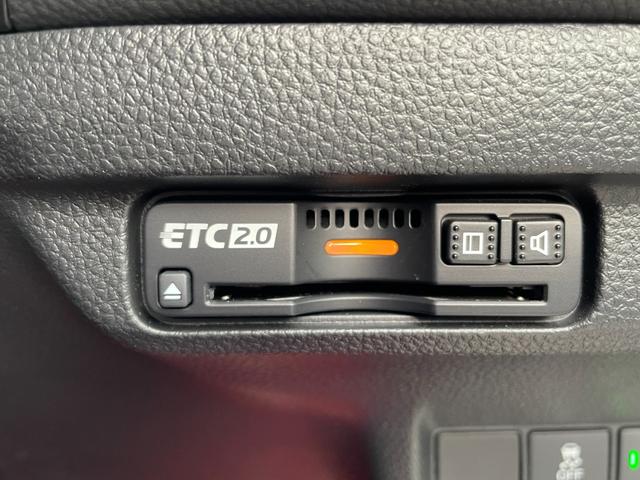 シビック タイプＲ　ターボ　６ＭＴ　ナビＴＶ　７５１８ｋｍ　ワンオーナー　禁煙　７５１８ｋｍ　６ＭＴ　ターボ　ナビＴＶ　バックカメラ　ＢＳＭ　追従クルコン　衝突軽減　レーンキープ　ＵＳＢ　Ｂｌｕｅｔｏｏｔｈ　ＬＥＤライトＦＲドラレコ　ＥＴＣ　スペアキー（24枚目）