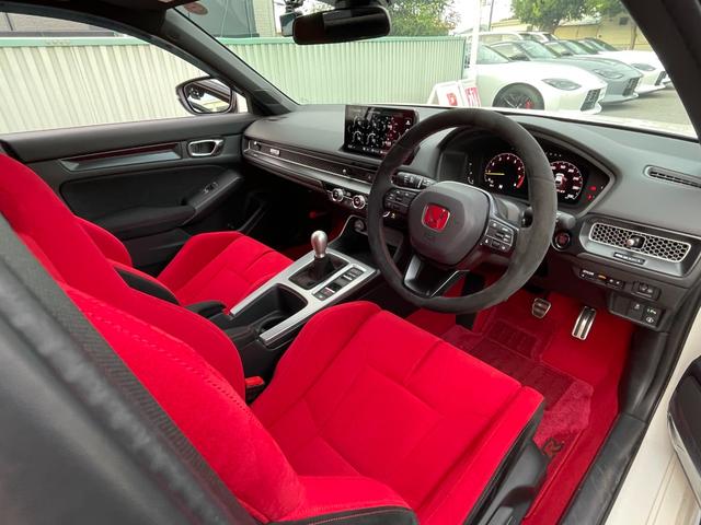 シビック タイプＲ　ターボ　６ＭＴ　ナビＴＶ　７５１８ｋｍ　ワンオーナー　禁煙　７５１８ｋｍ　６ＭＴ　ターボ　ナビＴＶ　バックカメラ　ＢＳＭ　追従クルコン　衝突軽減　レーンキープ　ＵＳＢ　Ｂｌｕｅｔｏｏｔｈ　ＬＥＤライトＦＲドラレコ　ＥＴＣ　スペアキー（28枚目）