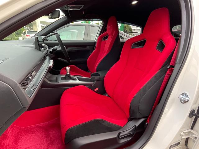 シビック タイプＲ　ターボ　６ＭＴ　ナビＴＶ　７５１８ｋｍ　ワンオーナー　禁煙　７５１８ｋｍ　６ＭＴ　ターボ　ナビＴＶ　バックカメラ　ＢＳＭ　追従クルコン　衝突軽減　レーンキープ　ＵＳＢ　Ｂｌｕｅｔｏｏｔｈ　ＬＥＤライトＦＲドラレコ　ＥＴＣ　スペアキー（31枚目）