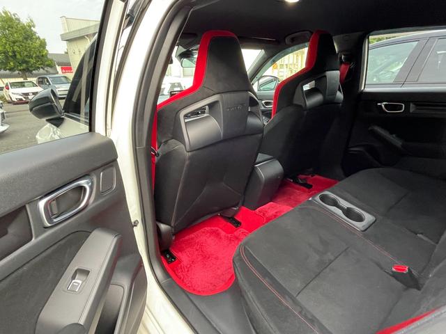 シビック タイプＲ　ターボ　６ＭＴ　ナビＴＶ　７５１８ｋｍ　ワンオーナー　禁煙　７５１８ｋｍ　６ＭＴ　ターボ　ナビＴＶ　バックカメラ　ＢＳＭ　追従クルコン　衝突軽減　レーンキープ　ＵＳＢ　Ｂｌｕｅｔｏｏｔｈ　ＬＥＤライトＦＲドラレコ　ＥＴＣ　スペアキー（33枚目）