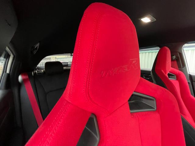 シビック タイプＲ　ターボ　６ＭＴ　ナビＴＶ　７５１８ｋｍ　ワンオーナー　禁煙　７５１８ｋｍ　６ＭＴ　ターボ　ナビＴＶ　バックカメラ　ＢＳＭ　追従クルコン　衝突軽減　レーンキープ　ＵＳＢ　Ｂｌｕｅｔｏｏｔｈ　ＬＥＤライトＦＲドラレコ　ＥＴＣ　スペアキー（34枚目）