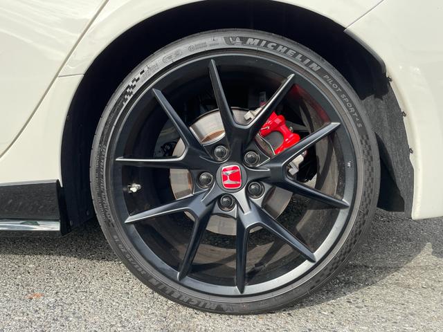シビック タイプＲ　ターボ　６ＭＴ　ナビＴＶ　７５１８ｋｍ　ワンオーナー　禁煙　７５１８ｋｍ　６ＭＴ　ターボ　ナビＴＶ　バックカメラ　ＢＳＭ　追従クルコン　衝突軽減　レーンキープ　ＵＳＢ　Ｂｌｕｅｔｏｏｔｈ　ＬＥＤライトＦＲドラレコ　ＥＴＣ　スペアキー（38枚目）