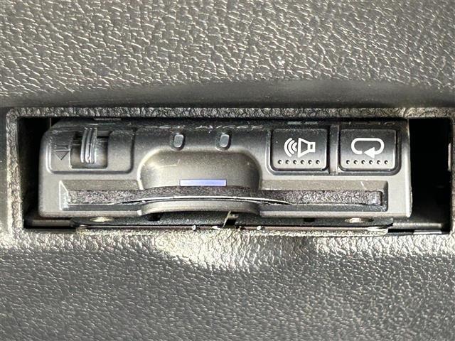 プリウス A ヘッドアップディスプレイ ブラインドスポットモニター バックカメラ ALPINE9インチナビ(フルセグTV/CD/DVD/BT) Toyota Safety SenseP スペアキー 保証書 取説(17枚目)