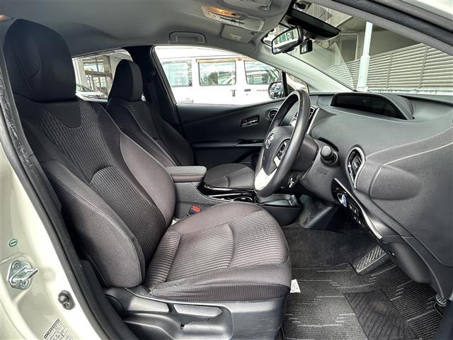 プリウス A ヘッドアップディスプレイ ブラインドスポットモニター バックカメラ ALPINE9インチナビ(フルセグTV/CD/DVD/BT) Toyota Safety SenseP スペアキー 保証書 取説(22枚目)