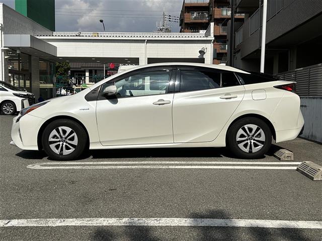 プリウス A ヘッドアップディスプレイ ブラインドスポットモニター バックカメラ ALPINE9インチナビ(フルセグTV/CD/DVD/BT) Toyota Safety SenseP スペアキー 保証書 取説(32枚目)