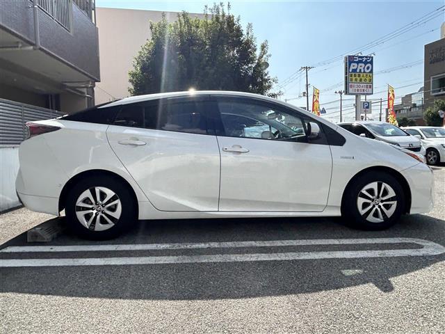 プリウス A ヘッドアップディスプレイ ブラインドスポットモニター バックカメラ ALPINE9インチナビ(フルセグTV/CD/DVD/BT) Toyota Safety SenseP スペアキー 保証書 取説(33枚目)