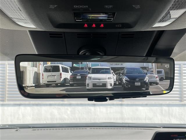 プリウス Ｚ　ワンオーナー　１２．３インチディスプレイオーディオ　パノラミックビュー　フルセグＴＶ　スマホ連携　デジタルインナーミラー　ＢＳＭ　前後ドラレコ　革シート　トヨタセーフティーセンス　ワイヤレス充電器（2枚目）