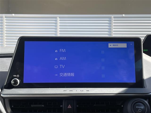 プリウス Ｚ　ワンオーナー　１２．３インチディスプレイオーディオ　パノラミックビュー　フルセグＴＶ　スマホ連携　デジタルインナーミラー　ＢＳＭ　前後ドラレコ　革シート　トヨタセーフティーセンス　ワイヤレス充電器（7枚目）
