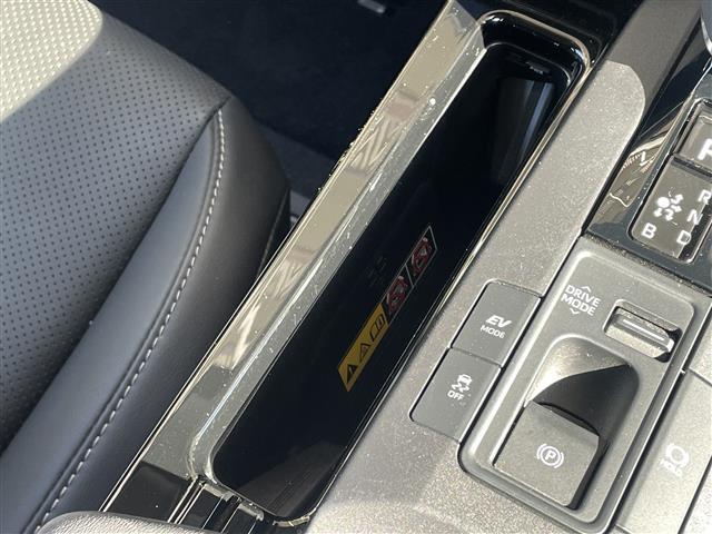 プリウス Ｚ　ワンオーナー　１２．３インチディスプレイオーディオ　パノラミックビュー　フルセグＴＶ　スマホ連携　デジタルインナーミラー　ＢＳＭ　前後ドラレコ　革シート　トヨタセーフティーセンス　ワイヤレス充電器（15枚目）