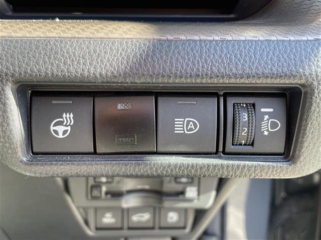 プリウス Ｚ　ワンオーナー　１２．３インチディスプレイオーディオ　パノラミックビュー　フルセグＴＶ　スマホ連携　デジタルインナーミラー　ＢＳＭ　前後ドラレコ　革シート　トヨタセーフティーセンス　ワイヤレス充電器（16枚目）